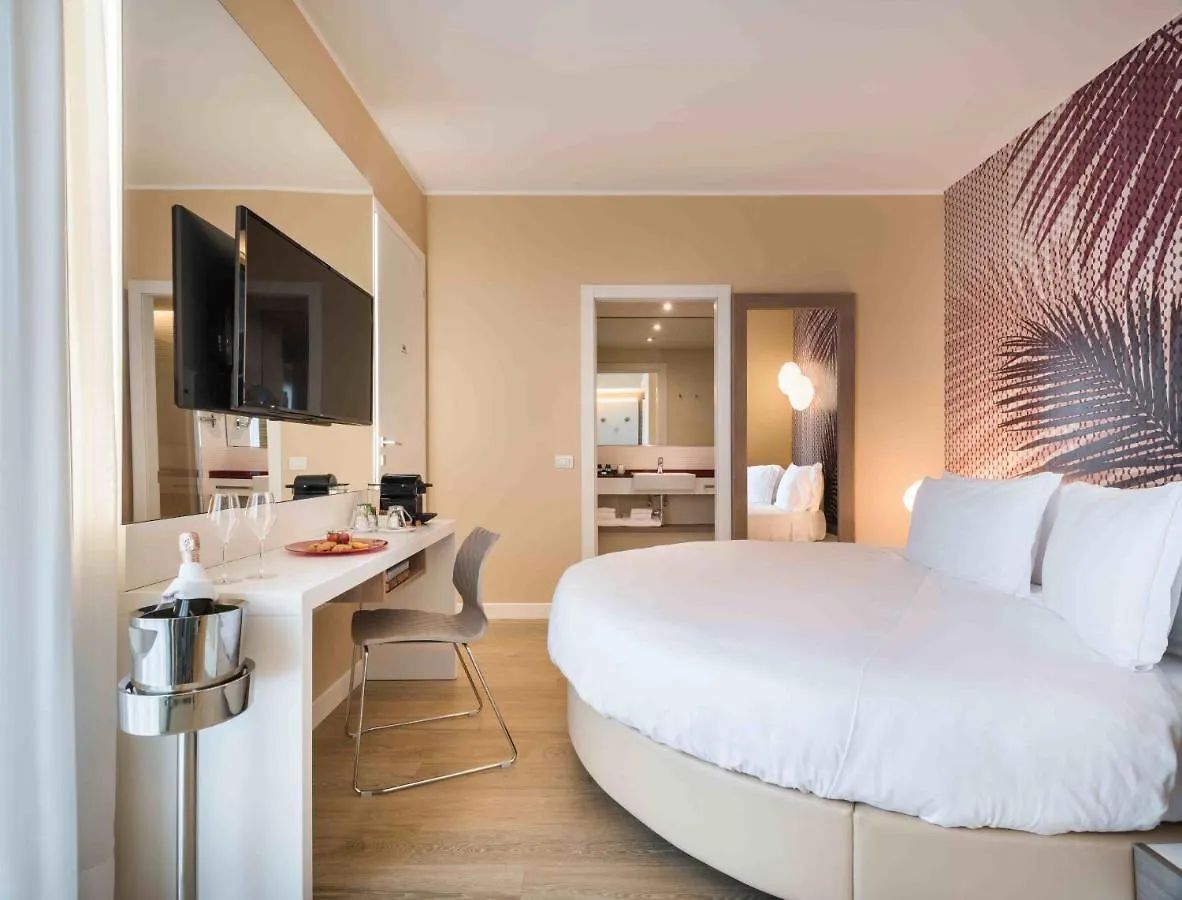 Enjoy Garda Hotel Peschiera del Garda 4*,  Italia