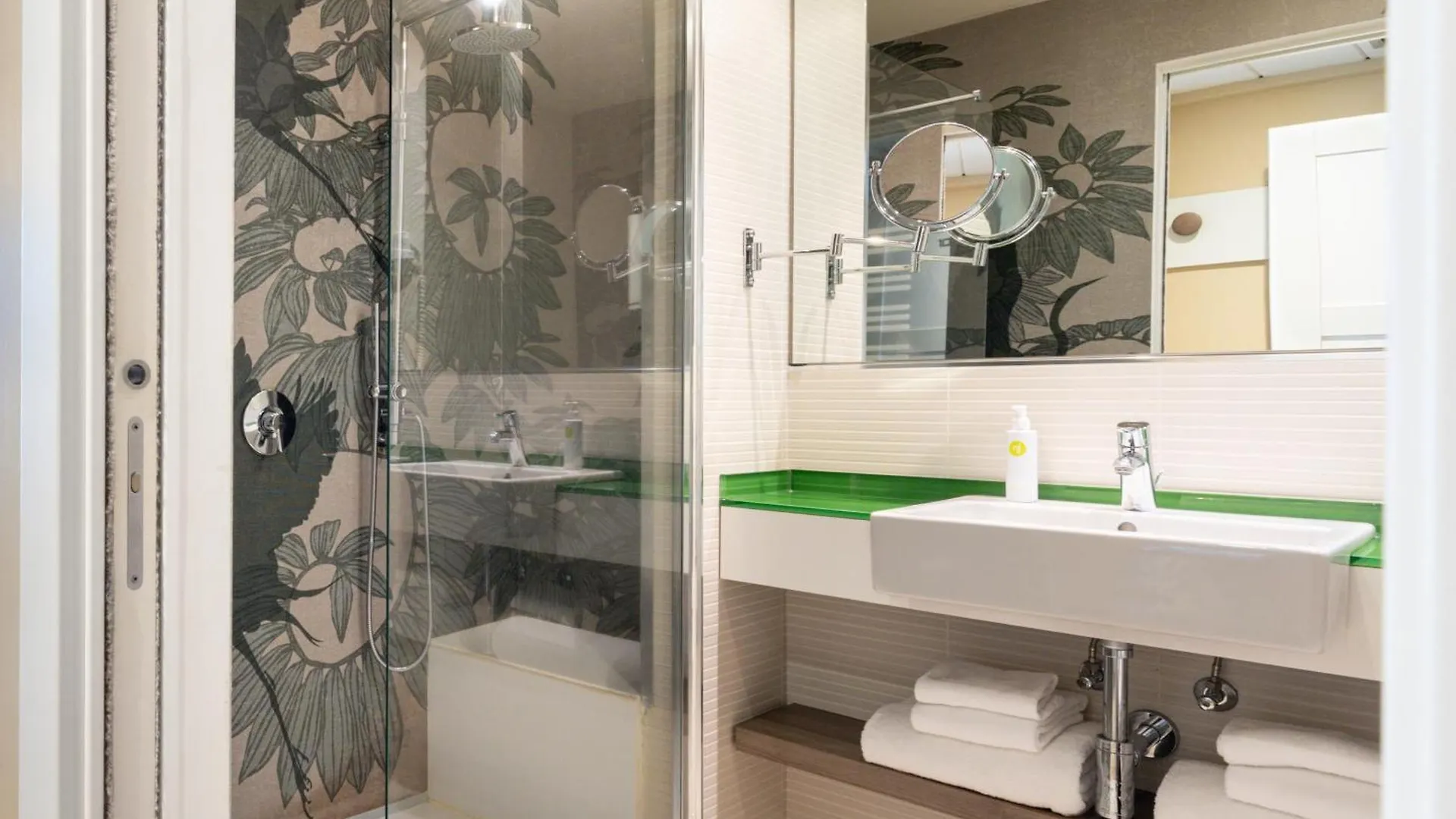 Enjoy Garda Hotel Peschiera del Garda Italia